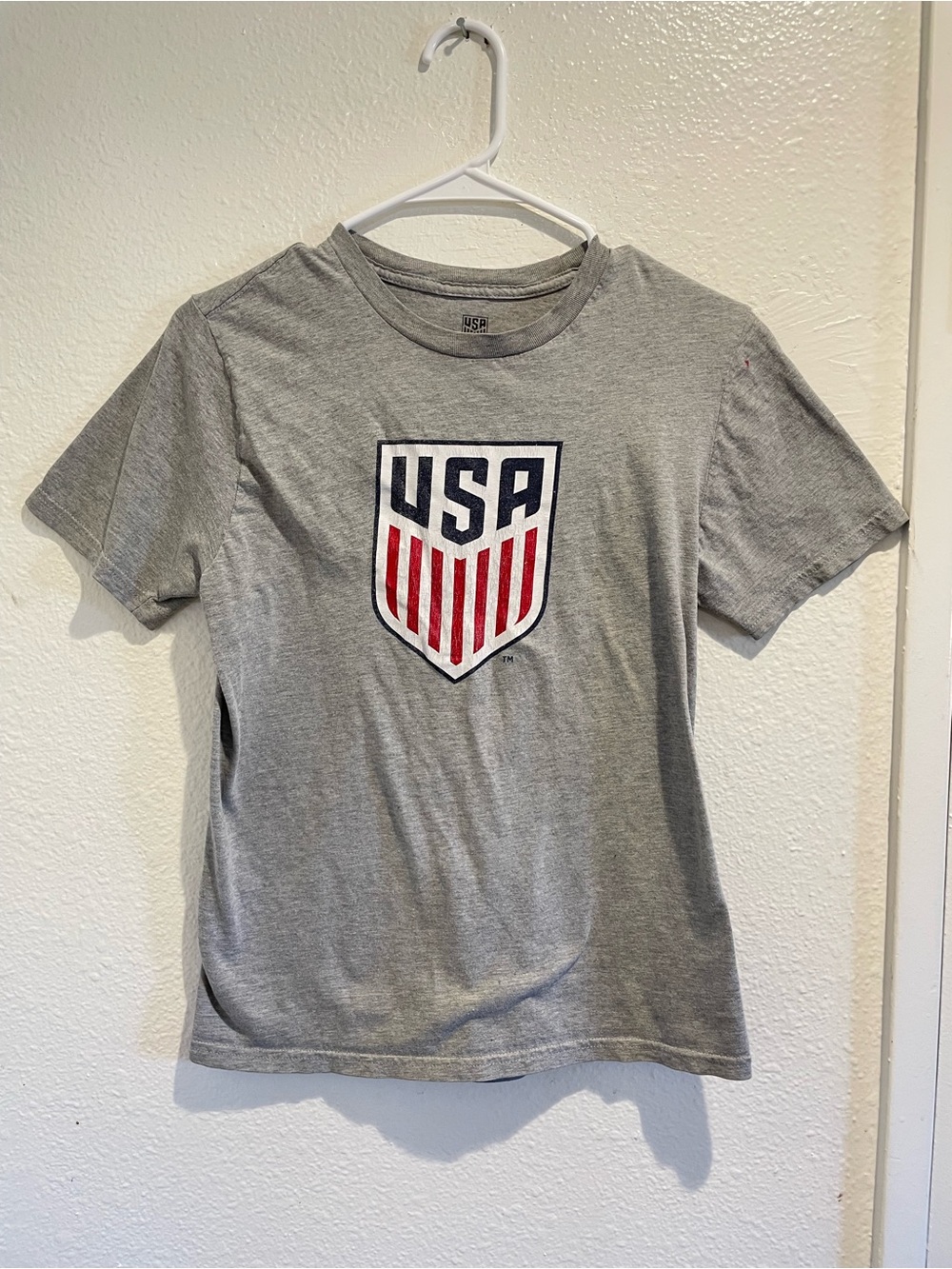 US Soccer Shirt Boys L Gray USMNT Shield Logo Graphic Short Sleeve Tee ⚽️